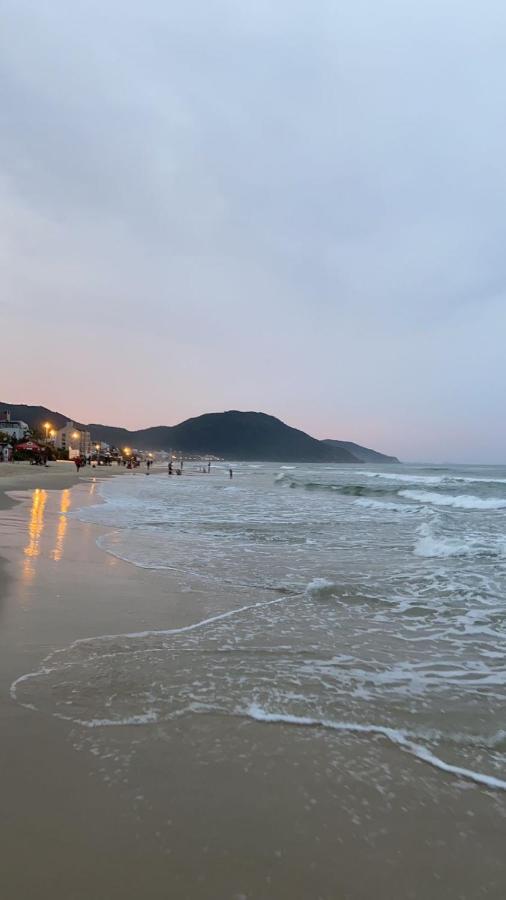 Apartamento Em Frente Ao Mar Appartamento Florianópolis Esterno foto